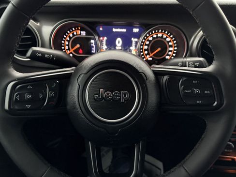Used 2023 Jeep Gladiator Willys image 18