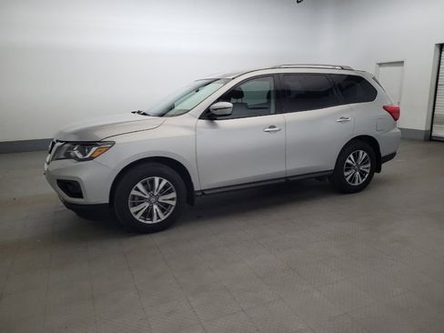 Used 2019 Nissan Pathfinder S AWD/4WD image 2
