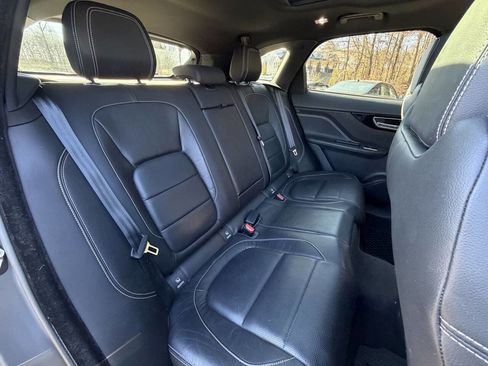 Used 2018 Jaguar F-PACE R-Sport image 21