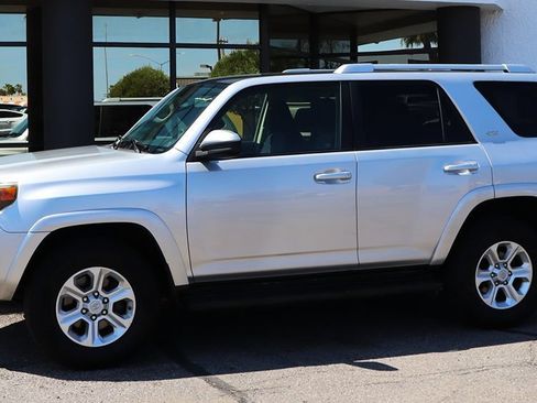 Used 2014 Toyota 4Runner SR5 AWD/4WD image 7