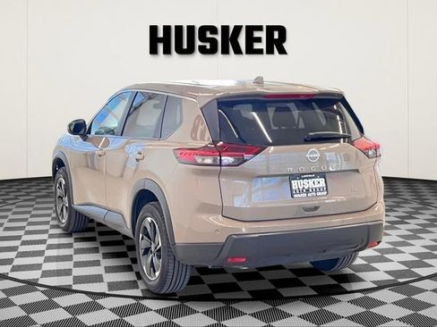 Used 2025 Nissan Rogue SV image 8