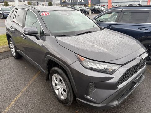 Used 2021 Toyota RAV4 LE image 2
