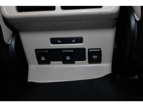 Used 2019 Land Rover Range Rover Velar R-Dynamic SE image 17