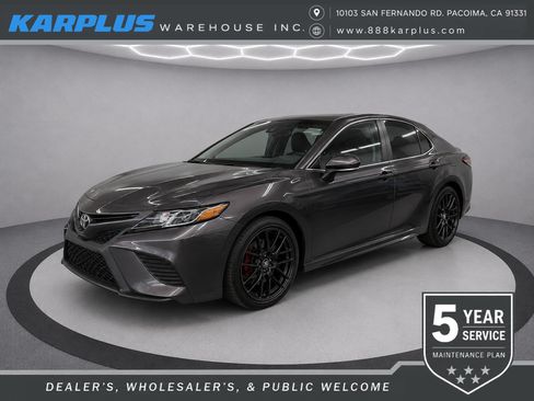 Used 2018 Toyota Camry SE FWD image 1