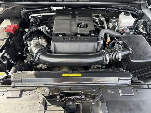 Used 2023 Nissan Frontier PRO-4X w/ Pro-4X Premium Package AWD/4WD image 12