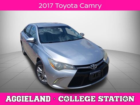 Used 2017 Toyota Camry SE FWD image 1