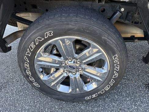 Used 2020 Ford F150 Lariat w/ Equipment Group 502A Luxury image 17