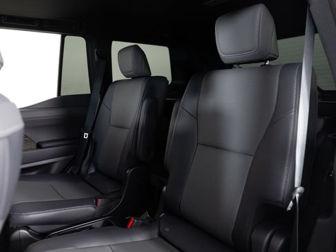 Used 2025 Lexus GX 550 w/ Cold Area Package AWD/4WD image 17