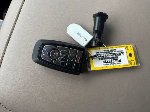 Used 2024 Lincoln Aviator Premiere image 11