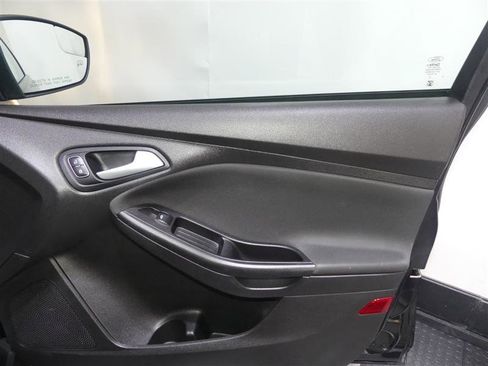Used 2015 Ford Focus SE w/ SE Cold Weather Package image 17