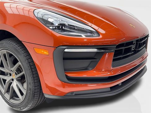 Used 2023 Porsche Macan image 3