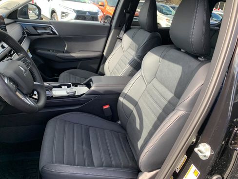 New 2025 Mitsubishi Outlander SE image 10