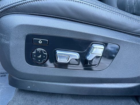 Certified 2023 BMW X7 xDrive40i w/ Executive Package image 36