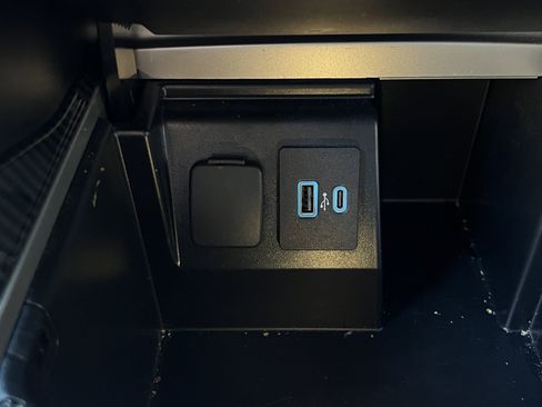 Used 2022 Ford Explorer ST-Line w/ Class IV Trailer Tow Package image 25