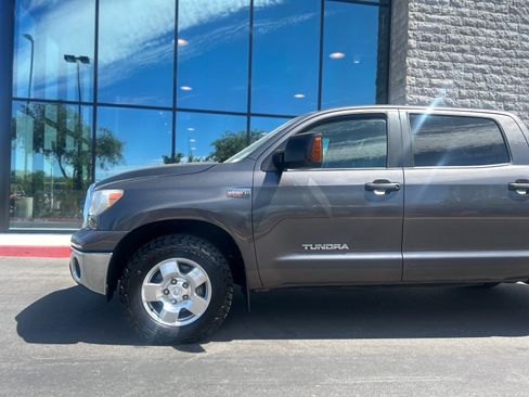 Used 2012 Toyota Tundra 4x4 CrewMax w/ Tow Pkg image 5