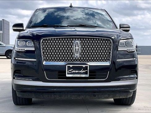 Used 2024 Lincoln Navigator Reserve image 3