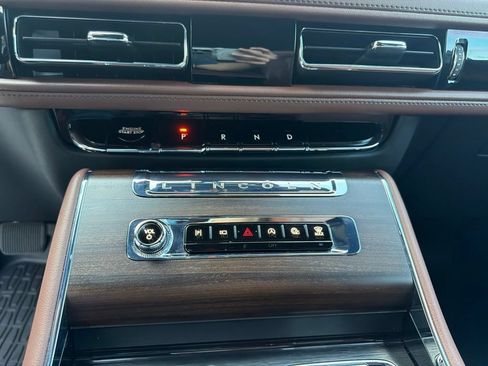Used 2025 Lincoln Aviator Reserve AWD/4WD image 19