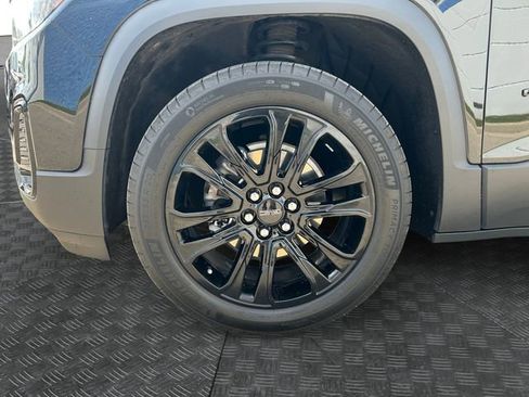 Used 2023 GMC Acadia SLT w/ Elevation Edition image 13