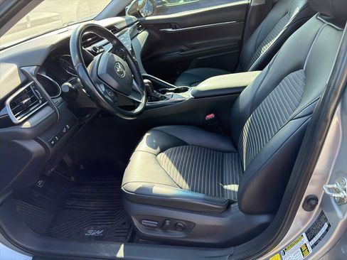 Used 2020 Toyota Camry image 8