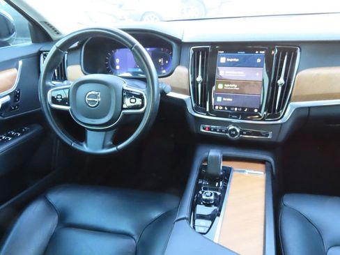 Used 2022 Volvo S90 B6 Momentum image 16