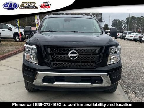 Used 2023 Nissan Titan SV w/ SV Convenience Package image 2