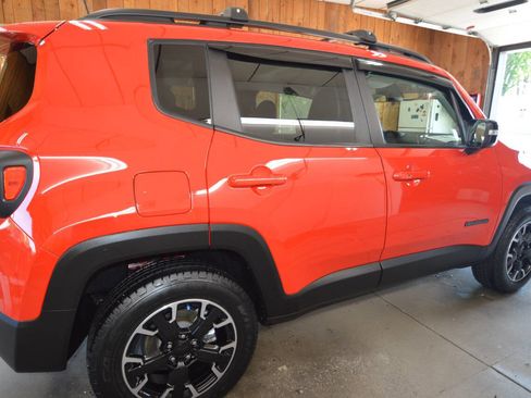 Used 2023 Jeep Renegade Latitude AWD/4WD image 12