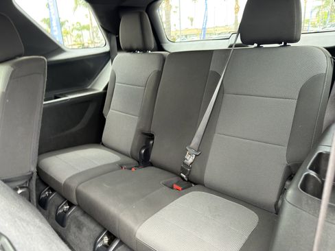 Used 2023 Chevrolet Traverse LT FWD image 21