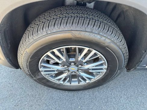 Used 2025 Chevrolet Traverse LT AWD/4WD image 12