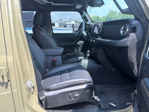 Used 2025 Jeep Gladiator Sport AWD/4WD image 23