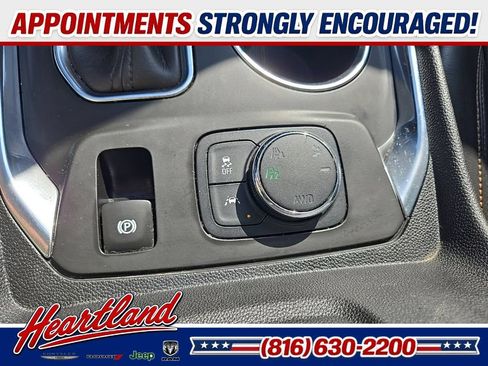 Used 2021 Chevrolet Traverse Premier AWD/4WD image 62