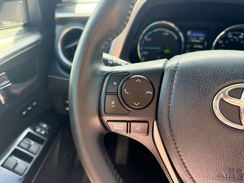Used 2018 Toyota RAV4 Limited AWD/4WD image 25