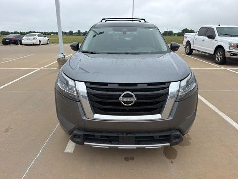 Used 2024 Nissan Pathfinder Platinum w/ Cargo Package FWD image 2