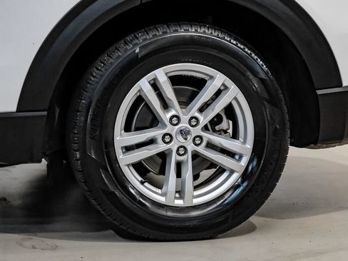Used 2023 Ford Explorer XLT RWD image 59