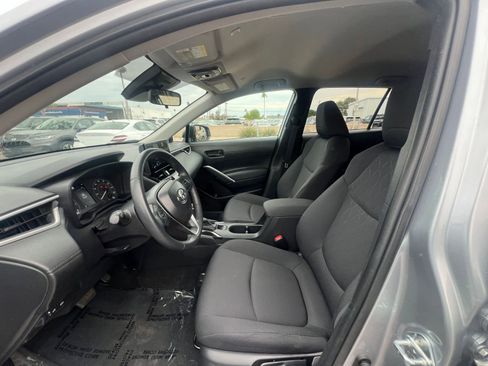 Used 2025 Toyota Corolla Cross LE image 27