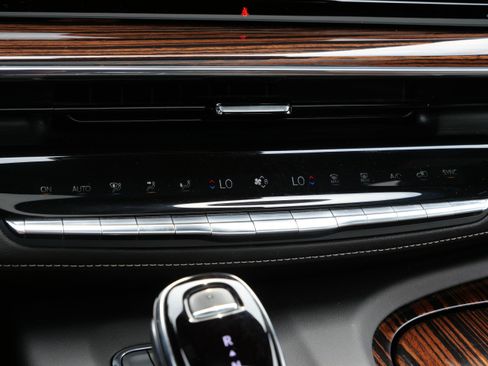 Certified 2023 Cadillac Escalade ESV Premium Luxury w/ Performance Package AWD/4WD image 22