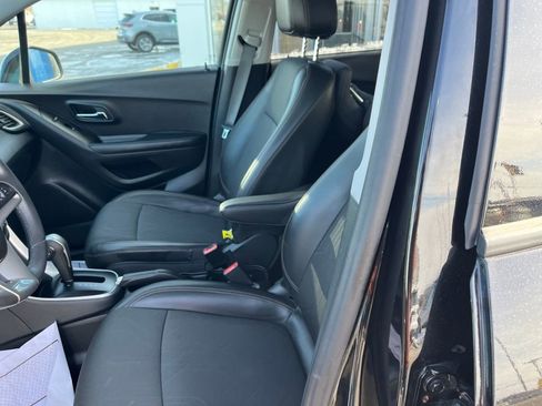 Used 2022 Chevrolet Trax LT w/ LT Convenience Package image 18