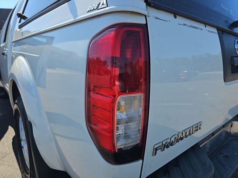 Used 2018 Nissan Frontier SV image 36