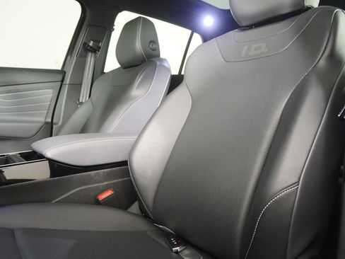 Used 2024 Volkswagen ID.4 S image 11