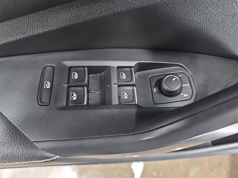 Used 2024 Volkswagen Jetta SE image 27