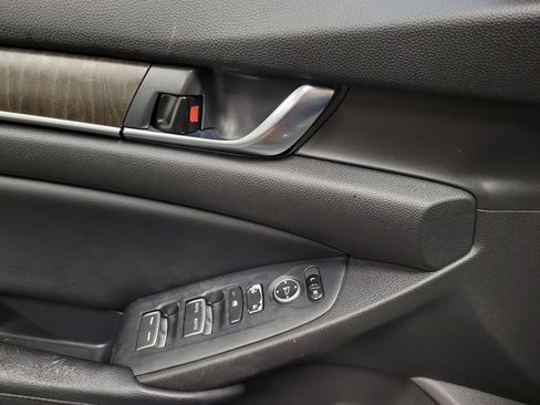 Used 2018 Honda Accord EX image 27