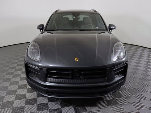 Certified 2025 Porsche Macan AWD/4WD image 5