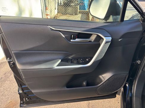 Used 2025 Toyota RAV4 XLE image 20