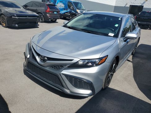 Used 2024 Toyota Camry SE w/ Convenience Package FWD image 3