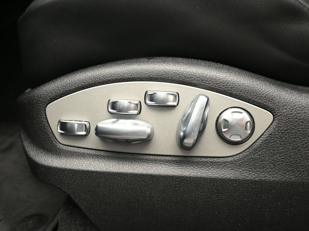 Certified 2026 Porsche Macan AWD/4WD image 15
