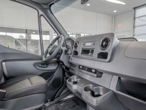 Used 2025 Mercedes-Benz Sprinter 2500 image 17