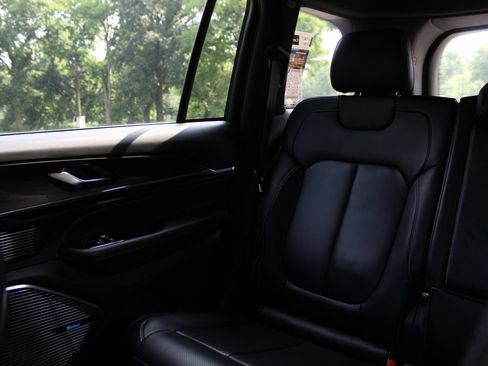 Used 2022 Jeep Grand Cherokee Overland AWD/4WD image 13