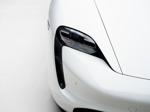 Used 2022 Porsche Taycan image 11