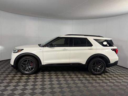 Used 2025 Ford Explorer ST-Line w/ ST-Line Street Pack AWD/4WD image 10