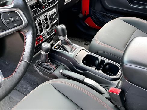 Used 2018 Jeep Wrangler Unlimited Rubicon AWD/4WD image 15