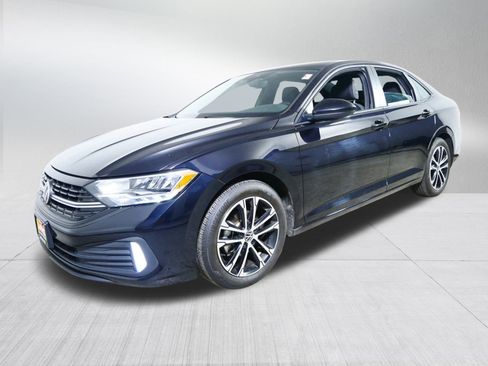 Used 2022 Volkswagen Jetta Sport image 3